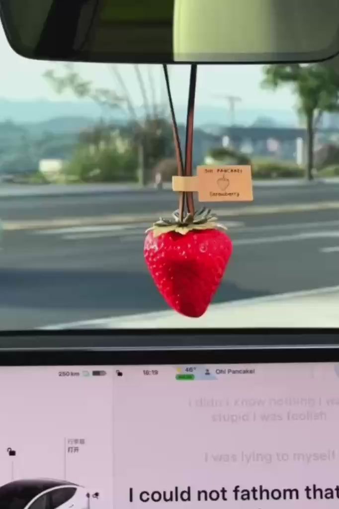 Strawberry 🍓 keyring
